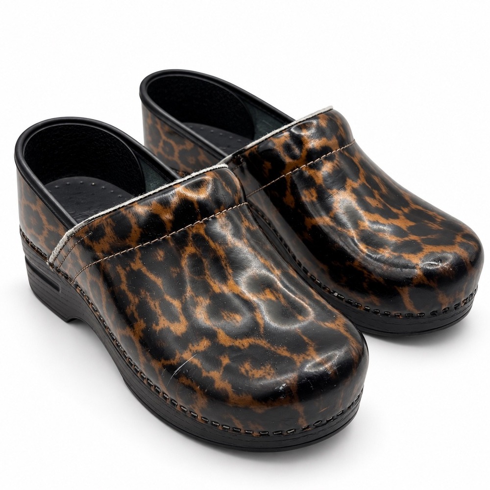 Dansko Professional Women EU 37 Brown Tortoise Patent Clogs Mob Wife Rocker Work